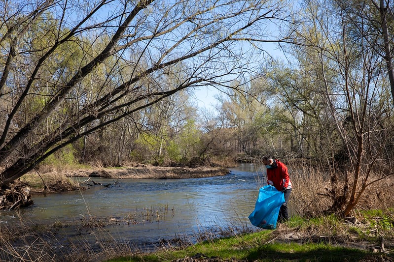 Recogida de basura en el río Jarama de San Sebastián de los Reyes