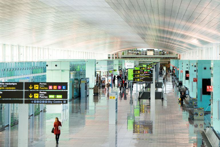 Panoràmica de la T1 de l'aeroport de Barcelona