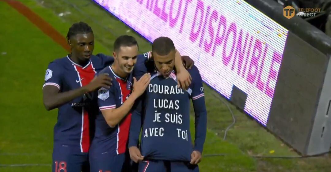 Mbappé en la celebración del gol ante el Nimes.