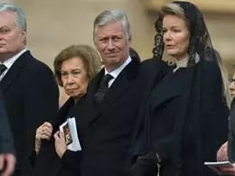 La Reina Sofía, los reyes de Bélgica, Felipe y Matilde, en el funeral del pontífice emérito, Benedicto XVI, en la basílica de San Pedro. (Foto de archivo). - STEFANO SPAZIANI / EUROPA PRESS