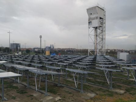 Campo de energía solar IMDEA que fabrica combustible para aviones.