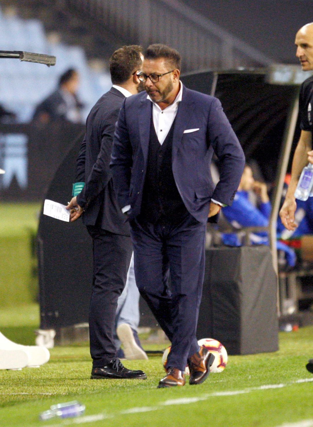 Antonio Mohamed, con gesto serio, durante el Celta Alavés de anoche en Balaídos