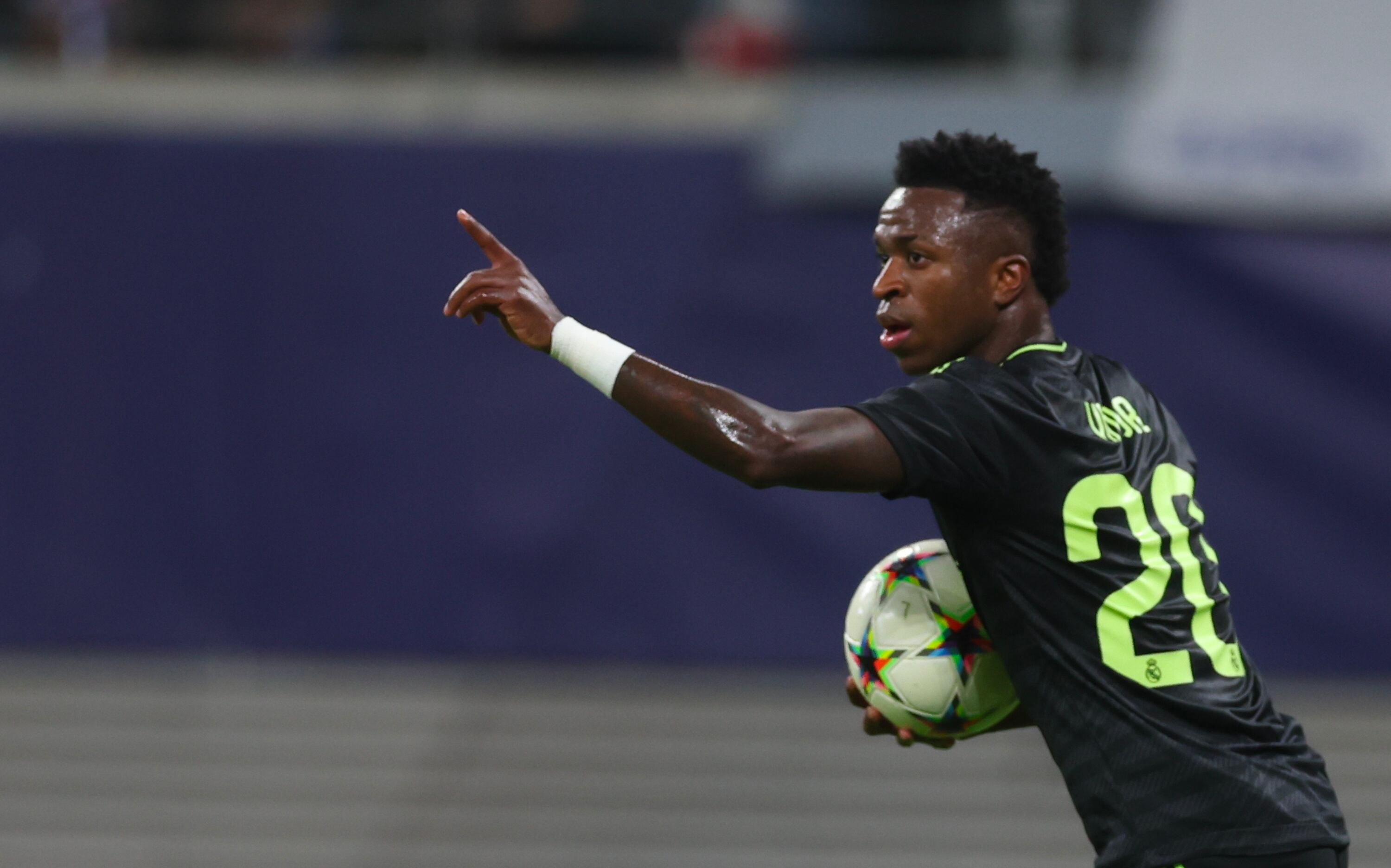 Leipzig (Germany), 25/10/2022.- Vinicius Junior of Real Madrid celebrates after scoring the 2-1 goal during the UEFA Champions League group F soccer match between RB Leipzig and Real Madrid in Leipzig, Germany, 25 October 2022. (Liga de Campeones, Alemania) EFE/EPA/MARTIN DIVISEK