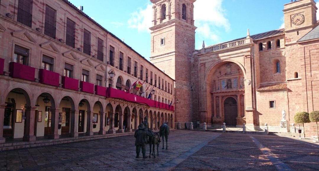 Imagen de archivo de la Plaza principal de la localidad de Infantes, en la provincia de Ciudad Real