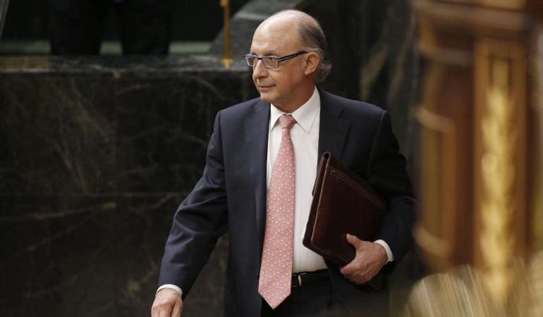 El ministro de Hacienda, Cristóbal Montoro, durante un pleno del Congreso.