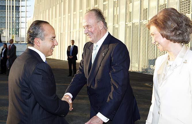 Los Reyes saludan al presidente mexicano Felipe Calderón