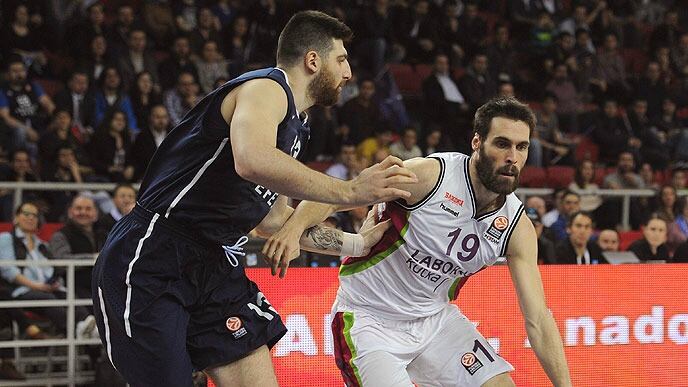 San Emeterio volvió a completar un gran partido