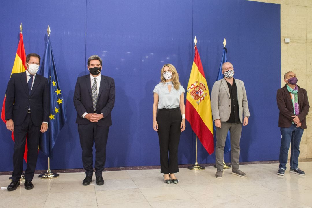 El presidente de Cepyme, Gerardo Cuerva; el ministro de Inclusión Social, José Luis Escrivá; la ministra de Trabajo, Yolanda Diaz; el secretario general de CCOO, Unai Sordo; y de UGT, Pepe Álvarez.