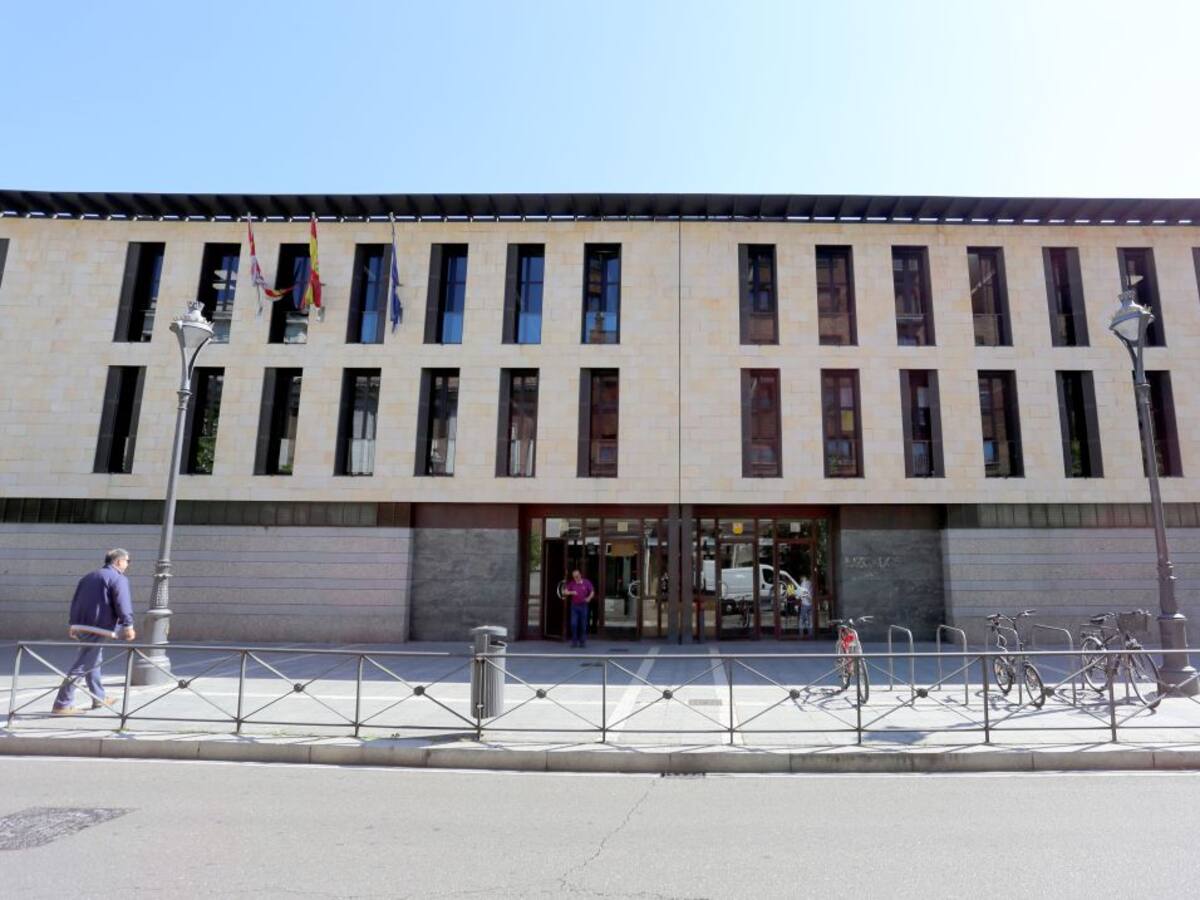 Le piden dos años de cárcel por saltarse un semáforo y matar a un motorista en Valladolid