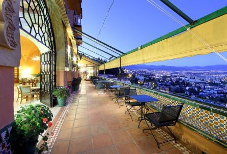 Terraza del Hotel Alhambra Palace