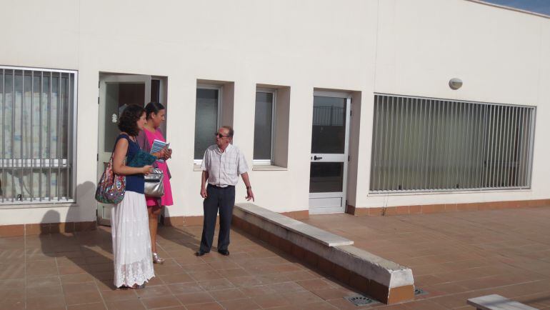 Visita de concejales algecireños al colegio Blanca de los Ríos