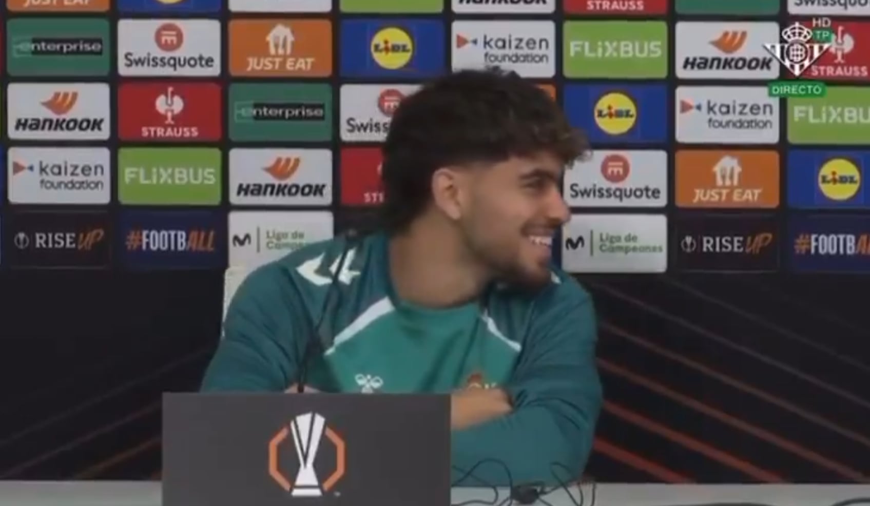 Abde, durante la rueda de prensa del Real Betis