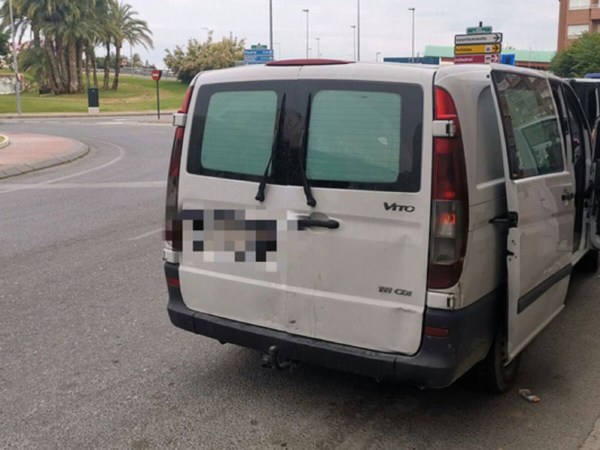 La Policía Local de Murcia sorprende a un conductor que transportaba trabajadores agrícolas sin contrato
