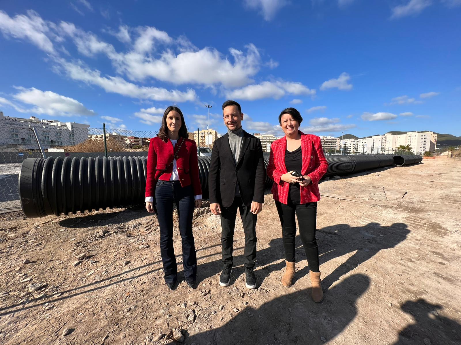 Un momento durante la visita a las obras