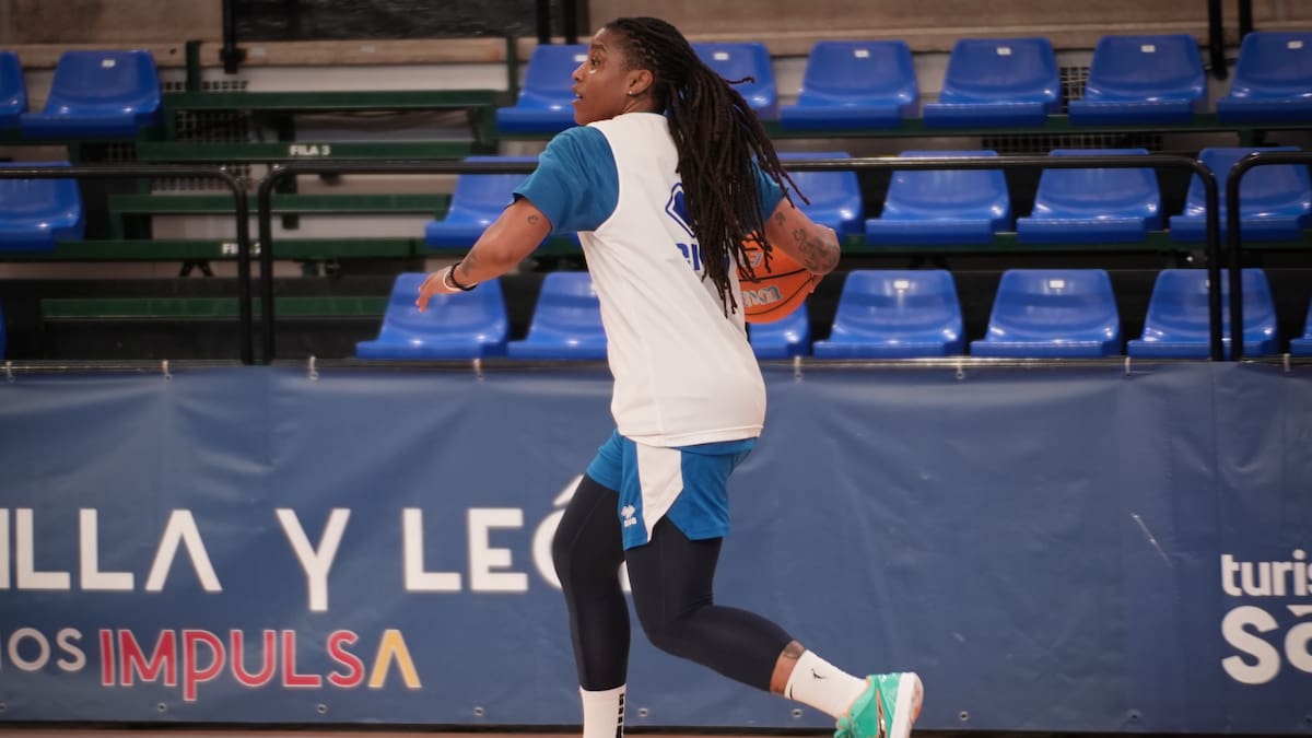 "Rajada" de Shavonte Zellous tras abandonar abruptamente Perfumerías Avenida: "Estar en un ambiente tóxico nunca es fácil, especialmente cuando proviene de alguien que ha estado antes en tu posición"