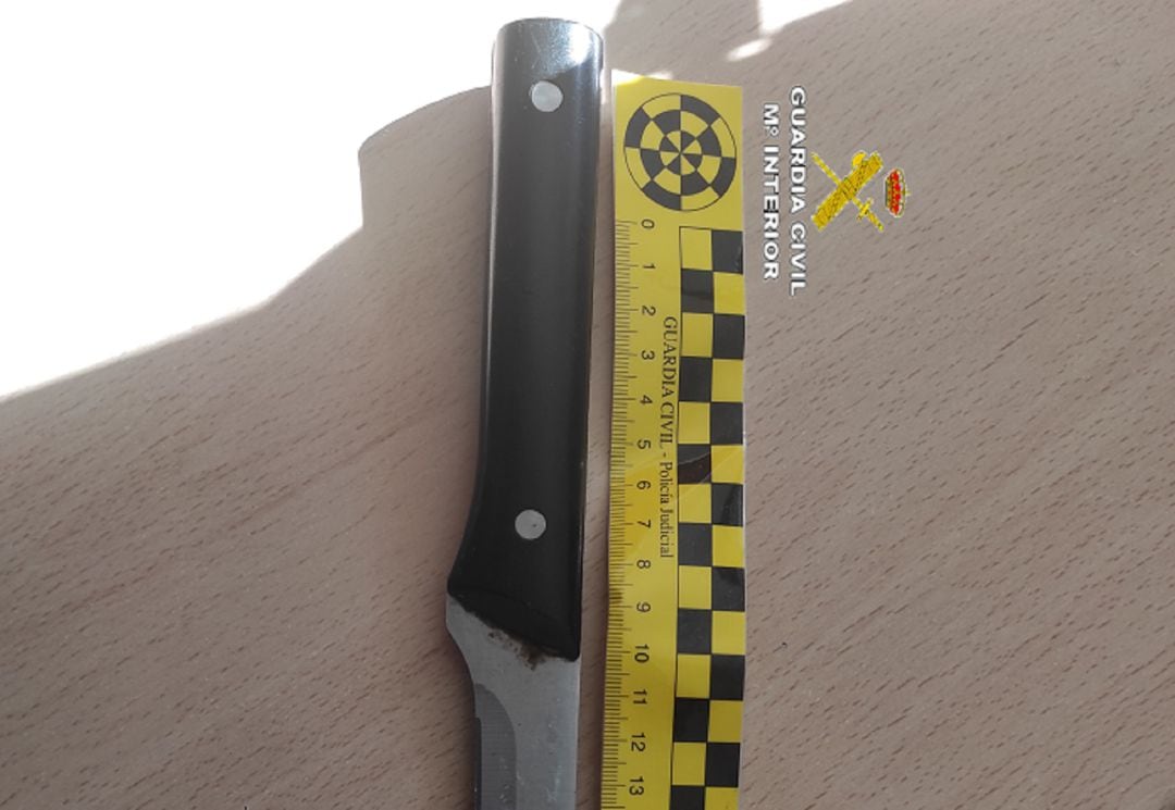 Cuchillo intervenido por la Guardia Civil.