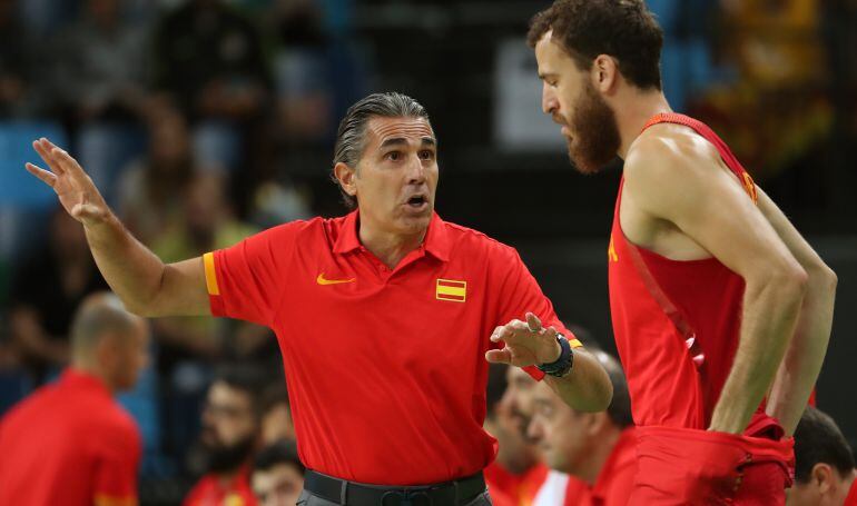 Sergio Scariolo, con Sergio Rodríguez en los Juegos de Río 2016.