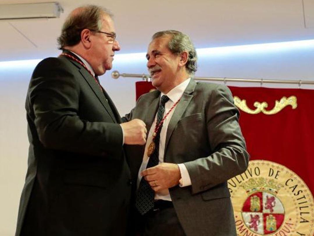 El ex presidente de la Junta de Castilla y León, Juan Vicente Herrera, junto al presidente del consejo, Agustín Sánchez de Vega