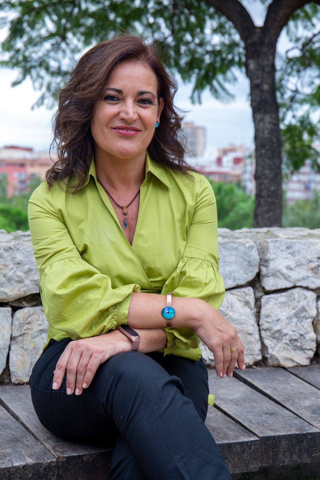 María Jesús Cañada presenta su primera novela “Hombres con sombreros negros”