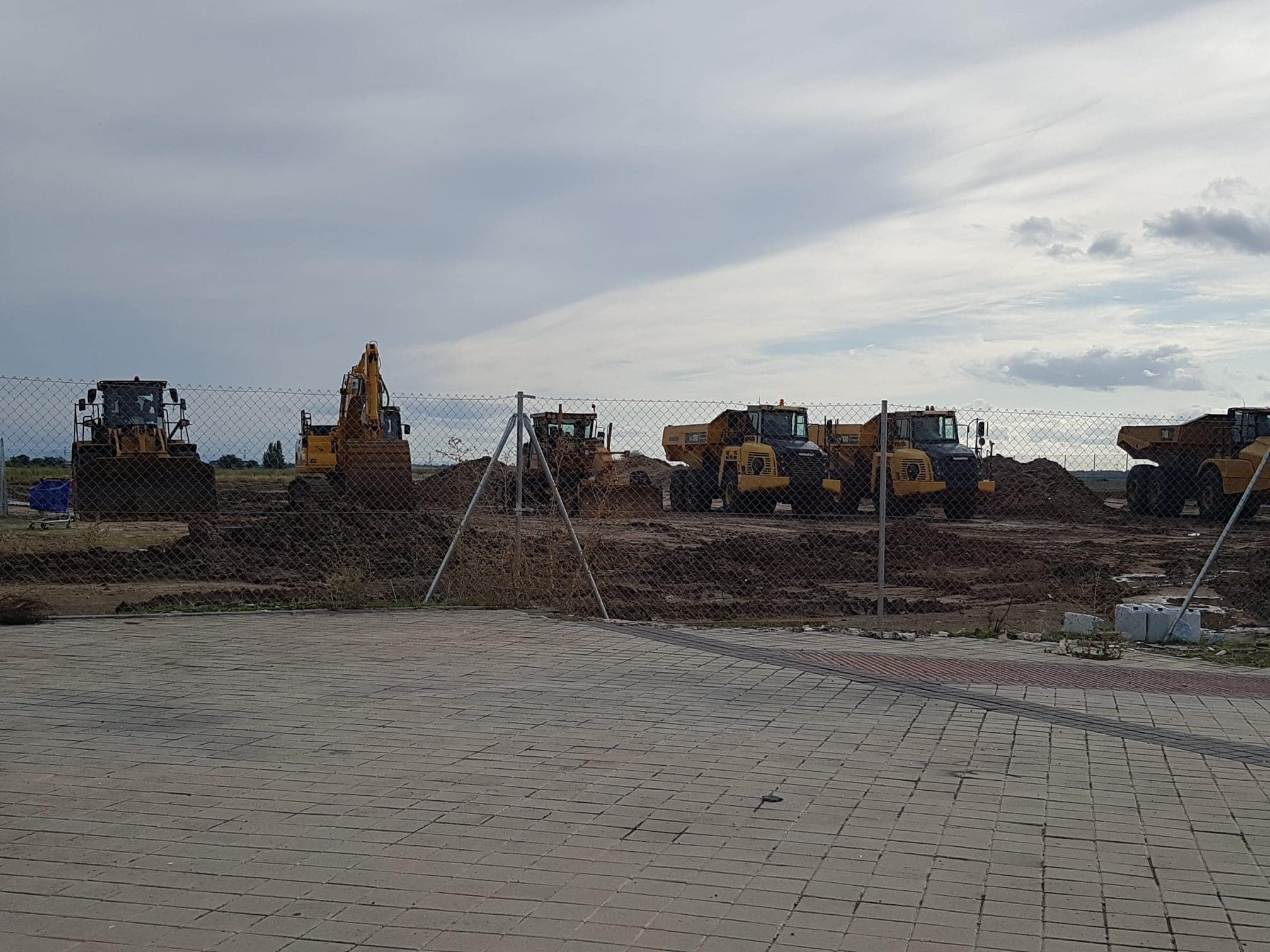 Maquinaria trabajando en la urbanización del PAU-5 de Parla