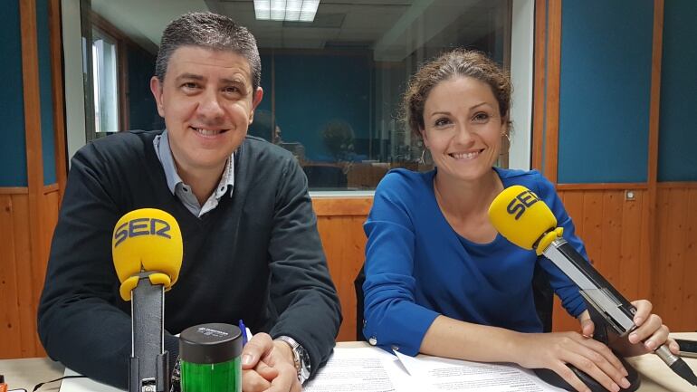 Paco Sierra y Ainoa Quiñones en el estudio de La Ventana 