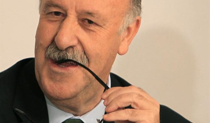 El seleccionador nacional de fútbol, Vicente del Bosque, durante un desayuno deportivo hoy 4 de mayo de 2012 en el hotel Villamagna de Madrid, en el que desveló que la lista final de jugadores convocados que disputará la Eurocopa de Polonia y Ucrania la d