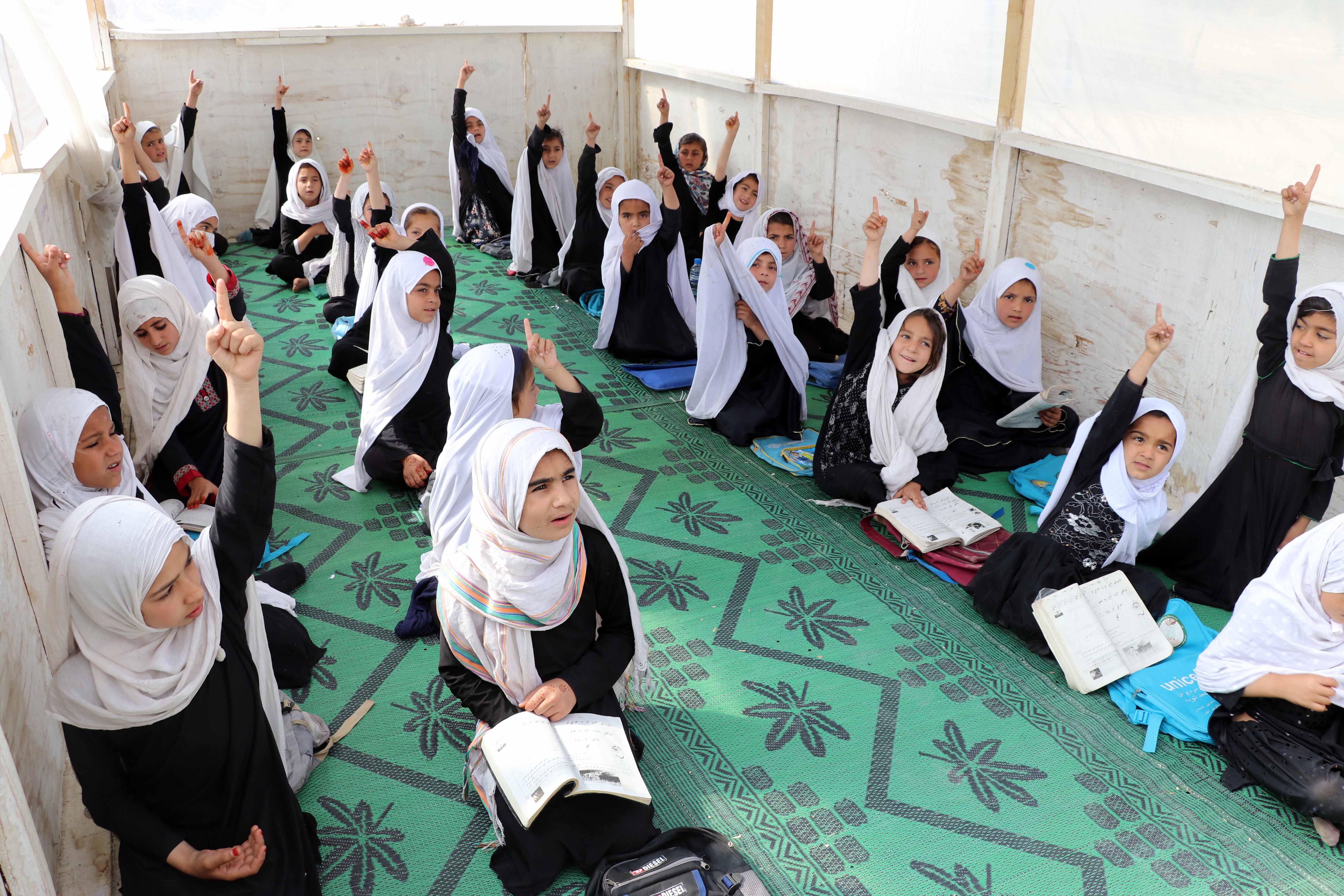 Niñas afganas en un colegio en Kabul