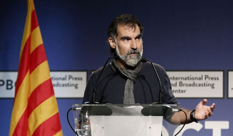 El presidente de Omnium Cultural, Jordi Cuixart, durante una rueda de prensa en la jornada previa al referéndum