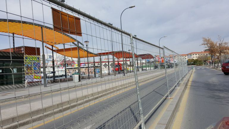 El Ayuntamiento de Granada instaló vallas en el botellódromo contra la celebración de la Fiesta de la Primavera