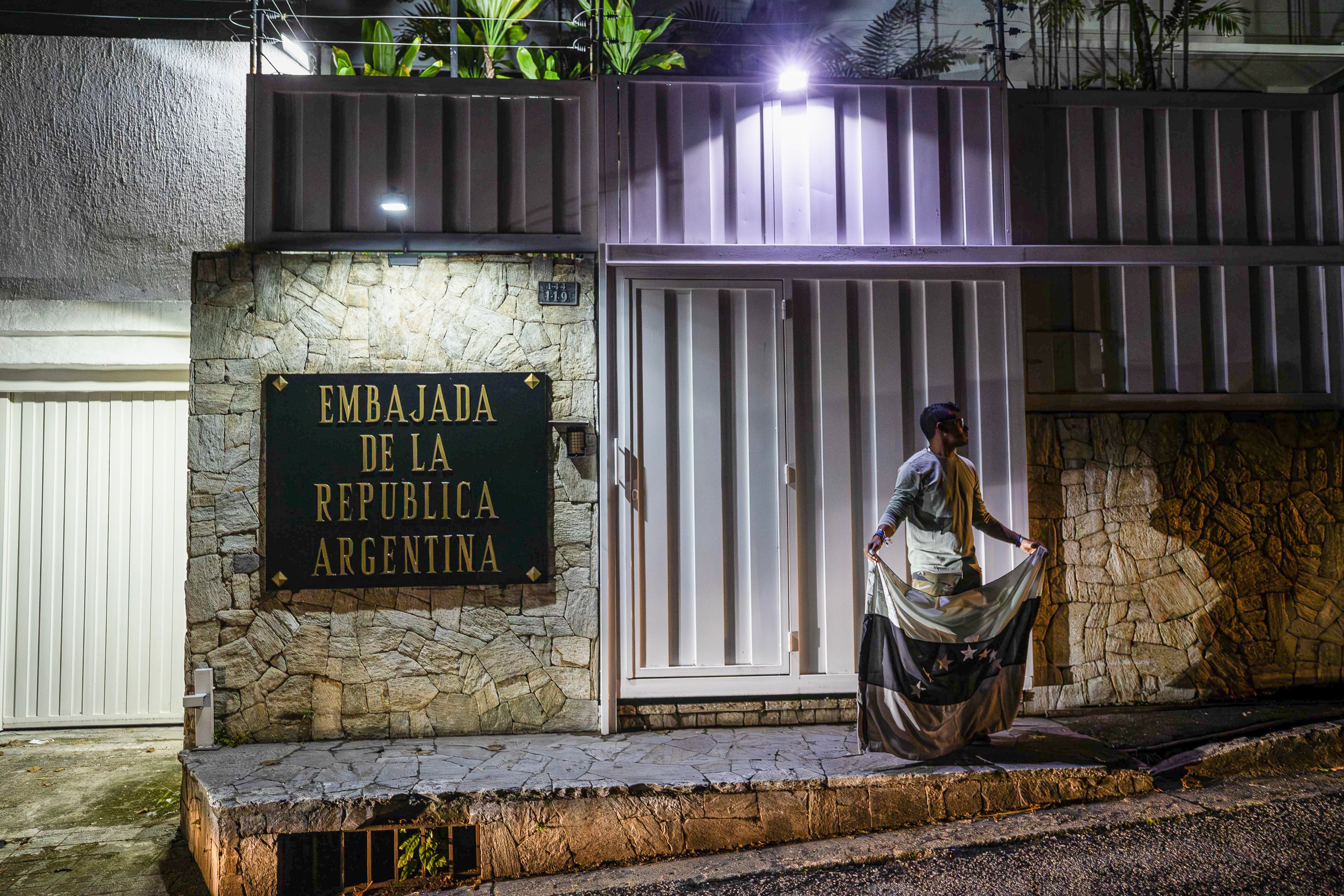 Exterior de la Embajada de la República de Argentina