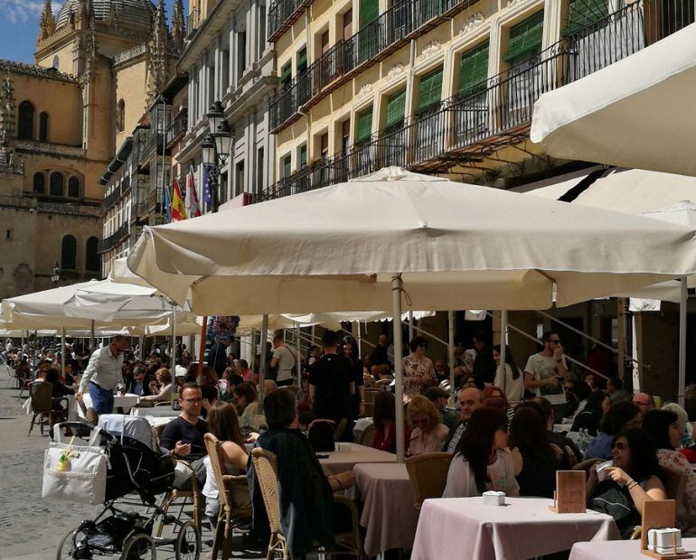 Los trabajadores de hostelería verán incrementados sus salarios en un 2,5 %