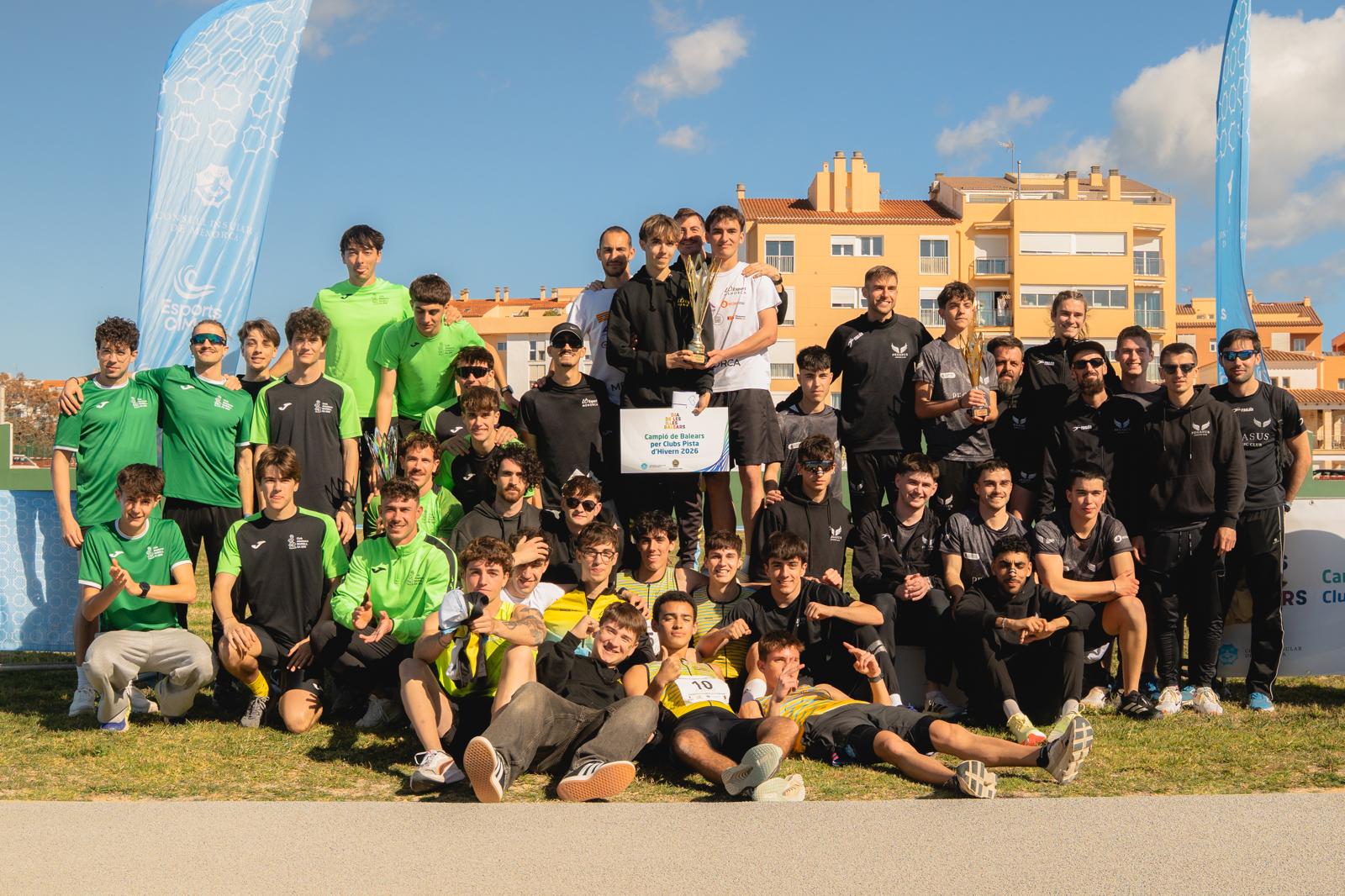 El Lô Esport Menorca masculí al centre del pòdium.