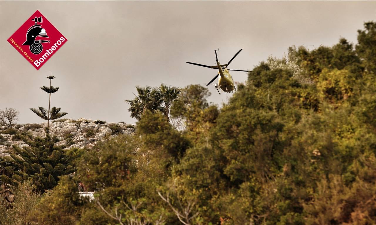 Imágenes del incendio forestal en Tàrbena (Alicante)