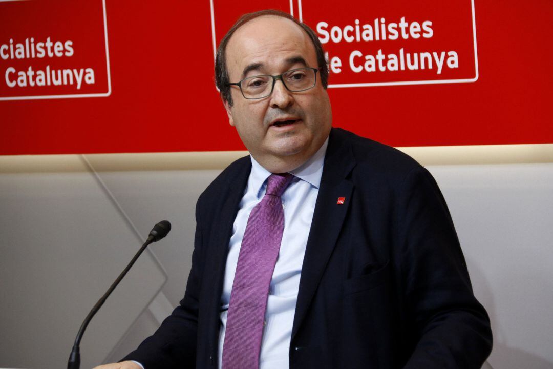 El secretario general del PSC, Miquel Iceta, en rueda de prensa en la sede de los Socialistes de Catalunya