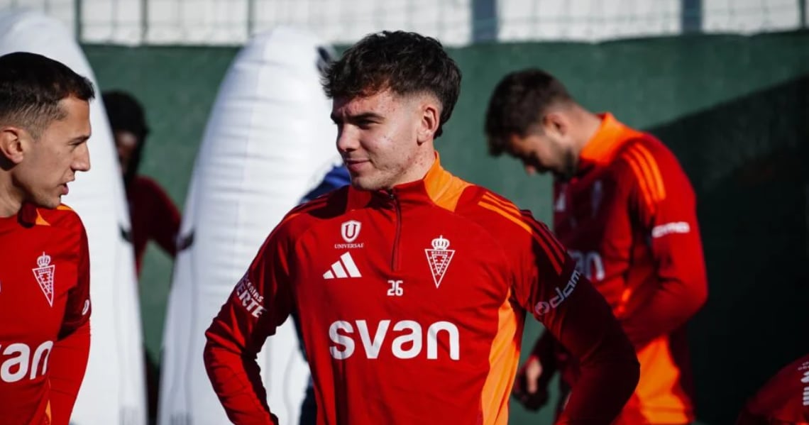 Ian Forns durante un entrenamiento del Real Murcia