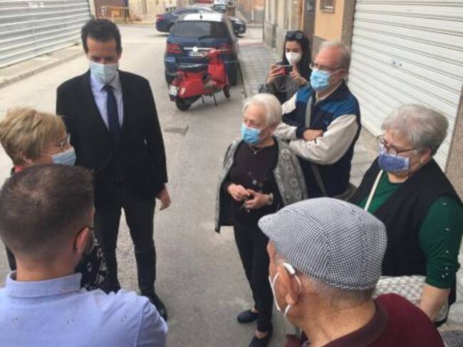 Consellera, alcalde de Elda, concejal Participación con la asociación de vecinos