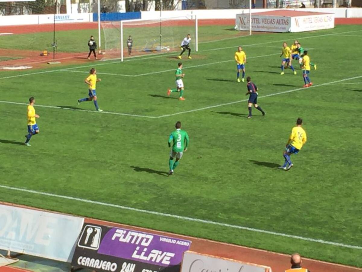 El Cádiz no enamora