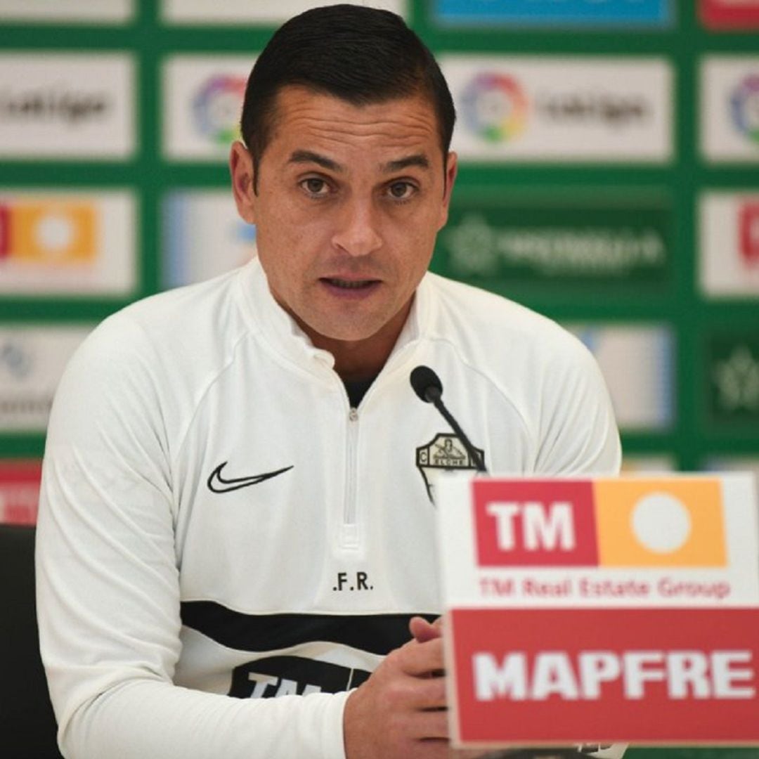 Francisco en la Sala de Prensa del Elche CF