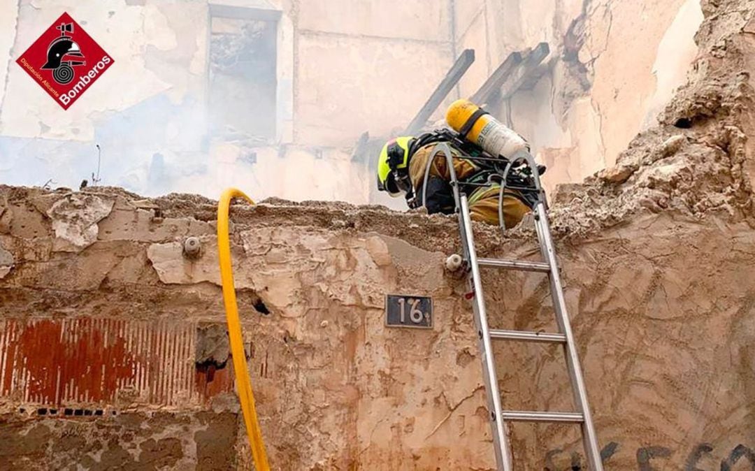 Interveción de los bomberos en Novelda 