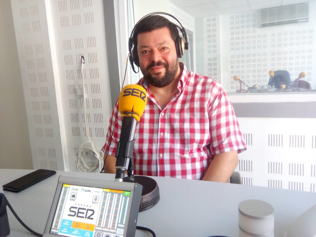 El investigador José María Madiedo en Radio Huelva.