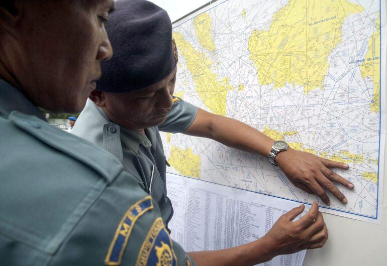 Las labores de búsqueda del avión se han reanudado este lunes de madrugada