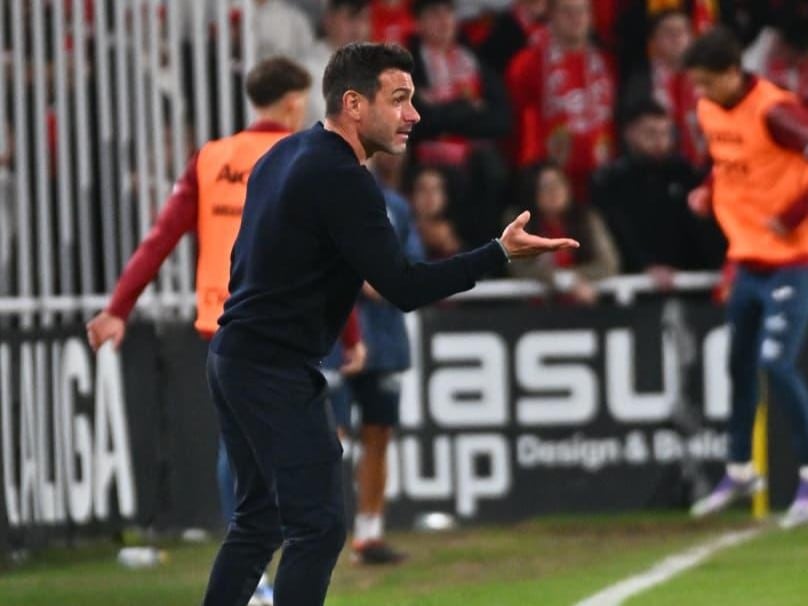 Adrián Colunga, técnico del Real Murcia, en el Cartagonova ante el Cartagena.