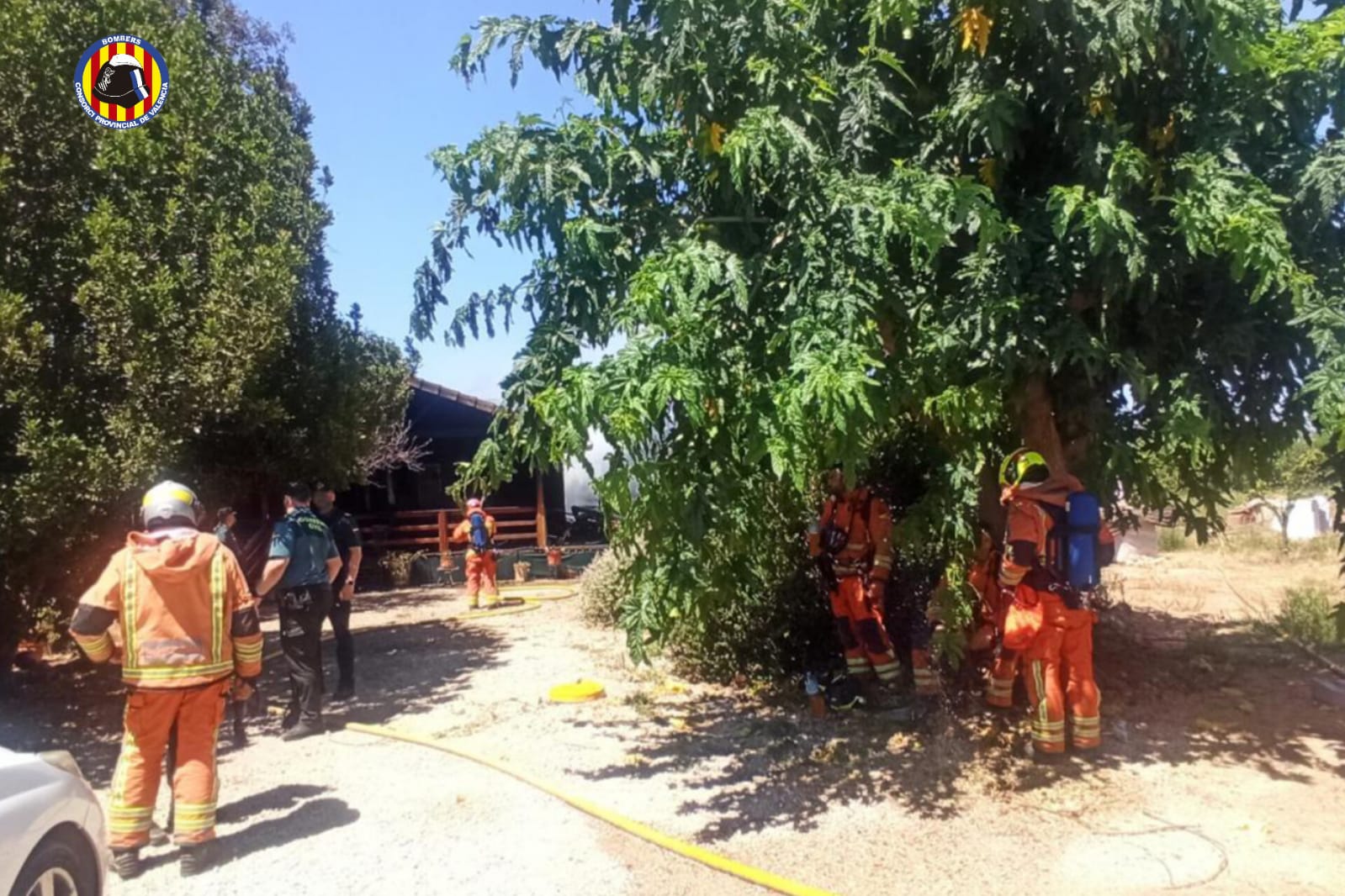 Intervención de los bomberos en el incendio de Rafelguaraf. Fuente: Bombers València