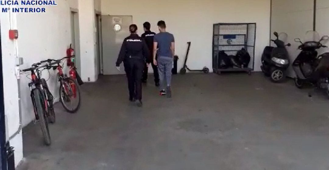 Un momento de la detención.