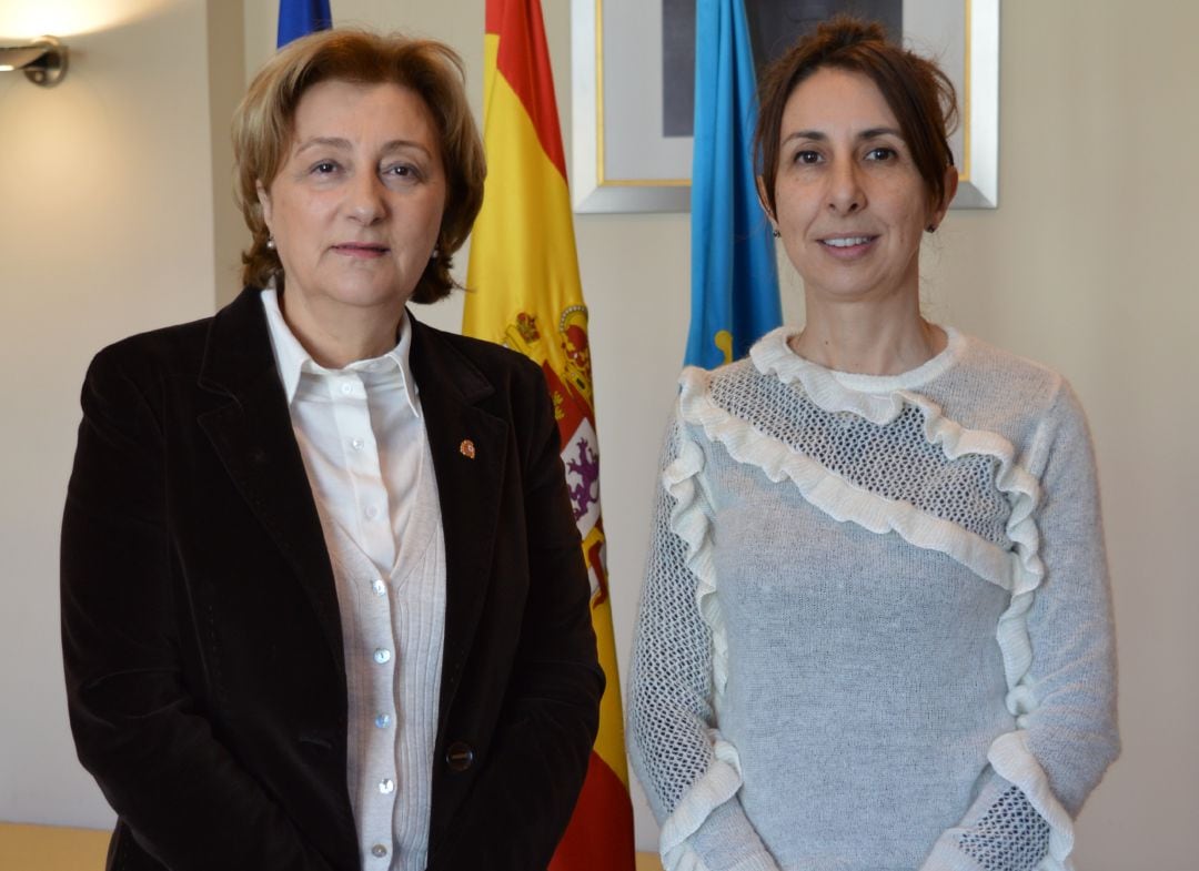 La Delegada del Gobierno, Delia Losa junto a Teresa Domínguez.