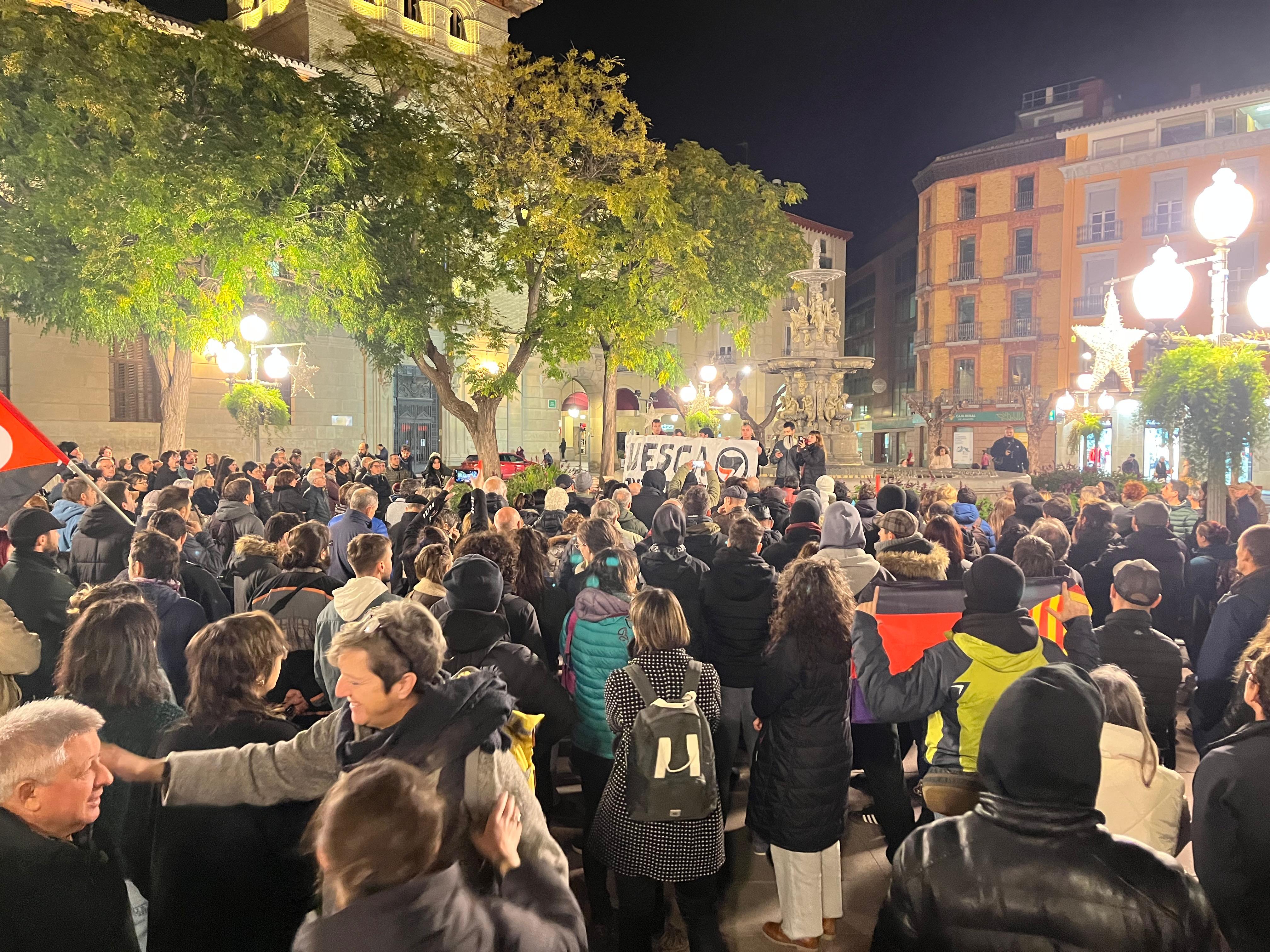 Multitudinaria manifestación antifascista en Huesca