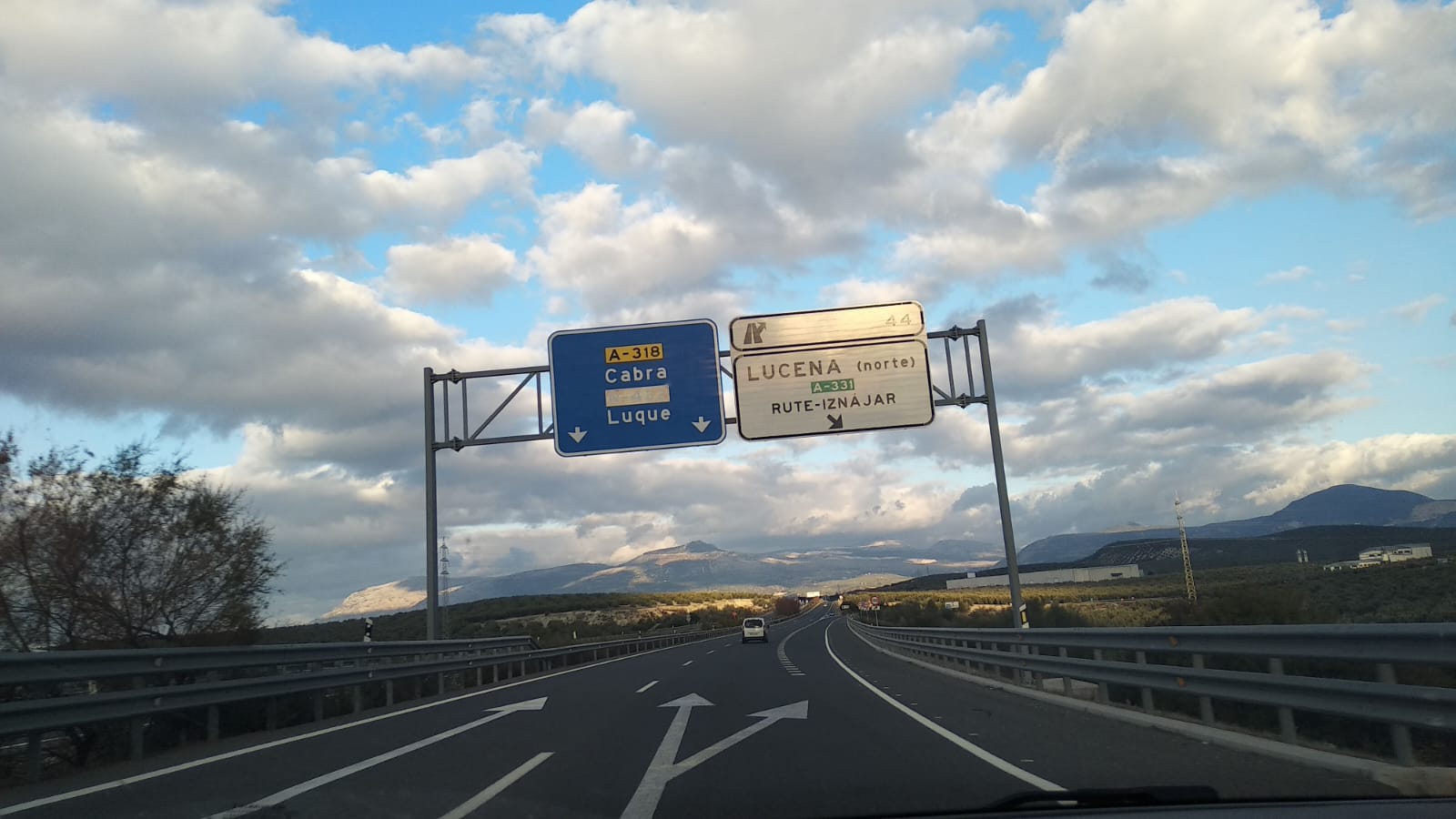 A-318 entre Lucena y Cabra, uno de los tramos de la Autovía del Olivar