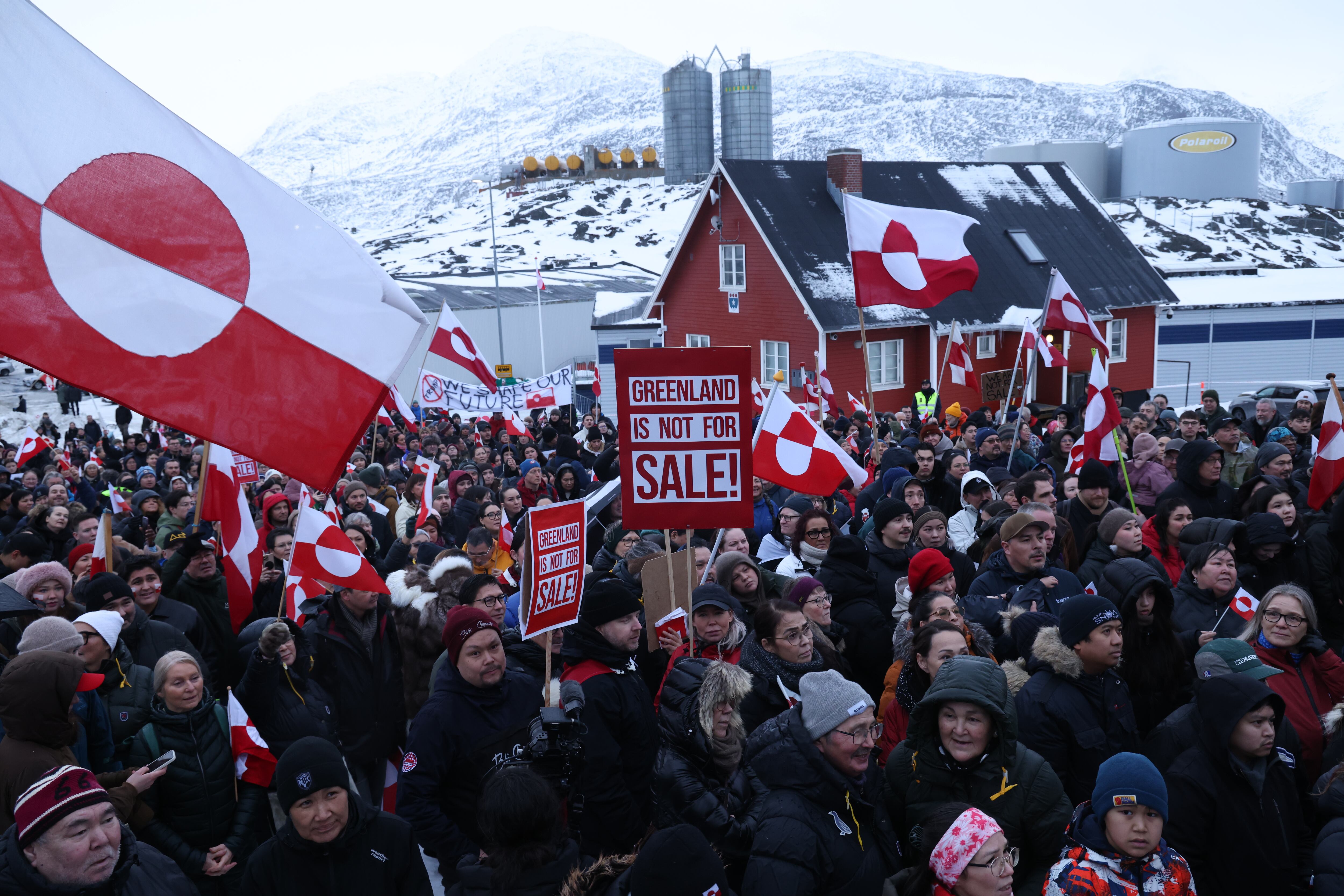Miles de personas se manifiestan este sábado en Nuuk, la capital de Groenlandia, tras las amenazas de Trump de hacerse con el control de la isla.