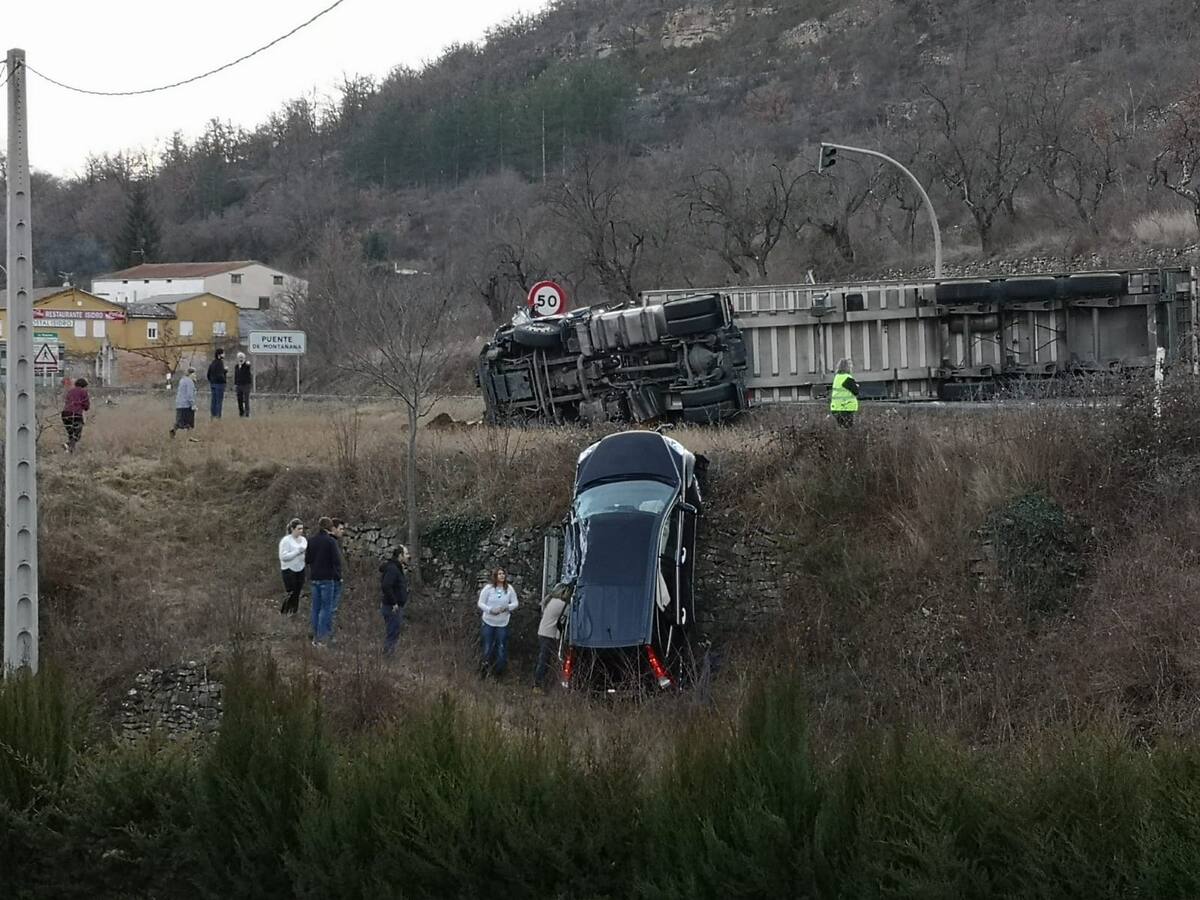 Un accidente corta más de dos horas la N-230 a la altura de Puente de Montañana