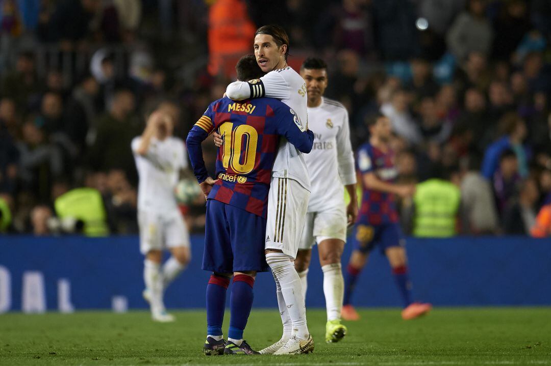 Leo Messi y Sergio Ramos en un Clásico entre Barcelona y Real Madrid.